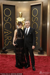 组图：《地心引力》阿方索-卡隆顽皮拍摄女伴