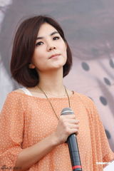 组图：SHE十周年纪念活动 Selina发短片盼早日归队