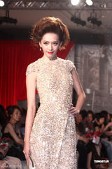 组图：林志玲透视装现身妩媚性感 看众名模走秀