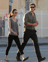 组图：汤唯和雷神克里斯现身片场男帅女靓