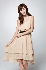 朴韩星时尚写真显清纯 《笔仙2》将映