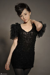 组图：心计美人邓莎时尚写真 诠释多变美感