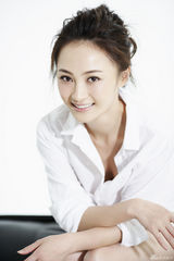 高清组图：姚笛最新写真曝光 白衣慵懒清纯甜美