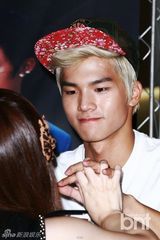 组图：韩团TEENTOP举行新专辑粉丝签名会