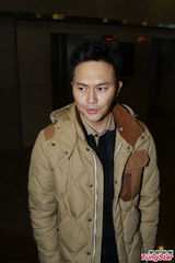 组图：张智霖袁咏仪亮相佛法盛典 祈愿身体健康