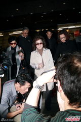 组图：歌唱老师许佩设灵 郑少秋徐小凤致祭