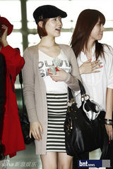 组图：韩团T-ara与新人女子组合赴欧旅行