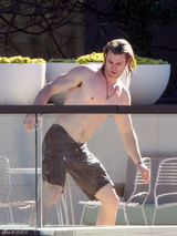 组图：克里斯-海姆斯沃斯半裸秀肌肉