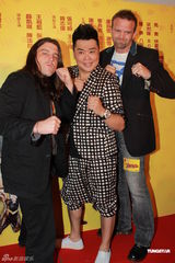 组图：《劲抽福禄寿》首映 曾志伟赞薛凯琪演技