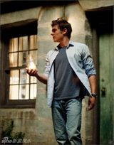 幻灯：扎克-埃夫隆新片《圣克劳德》海报剧照曝光