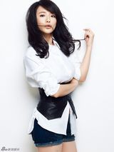 组图：周显欣最新春装大片 红裙尽显性感与时尚