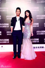 组图：陈紫函出席某盛典 人鱼公主造型亮相红毯