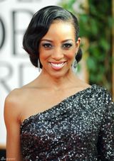 高清图：68届金球奖红毯 肖恩-罗宾森闪闪惹人爱