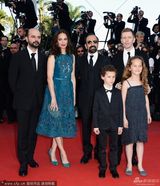 组图：《过往》男星阿里-莫沙法亮相红毯