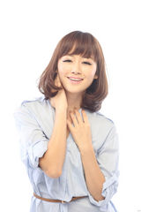 组图：《美人无泪》女星乔乔清爽随性