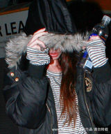 高清图：梅根-福克斯压帽掩香肠嘴 疑似丰唇仿朱莉