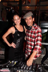 组图：恭硕良盼到内地开唱 Jocelyn夫妇大秀恩爱