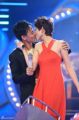 高清组图：《华人大综艺》蔡少芬钟丽缇携夫比热吻