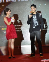 组图：王力宏帅气亮相 情人节表白歌迷