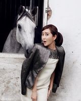 组图：杜若溪新写真造型清新俏皮可人