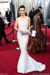 高清组图：李冰冰白色裹胸礼服优雅亮相