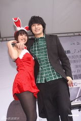 组图：严爵演唱会DVD上市 正积极筹备新专辑