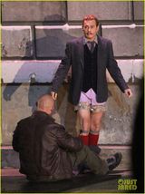 组图：德普片场当众脱裤 露花内裤狼狈爆笑