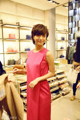 组图：王珞丹粉裙亮相活动 笑言穿越回来