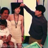 组图：齐秦小24岁娇妻曝光 2岁女儿粉嫩可爱