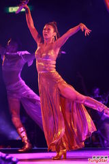 组图：叶倩文一家三口合唱 林青霞素颜到场欣赏