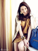 组图：陈燃最新秋日写真 引领OL时尚风潮