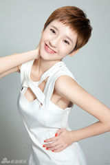 组图：唐艺昕清新写真甜美怡人短发灵动