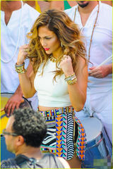 组图：詹妮弗-洛佩兹拍MV 狂舞自嗨表情销魂