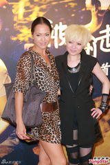 组图：《那五年》在港首映 赵雅芝不心急抱孙