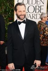 组图：《四十而惑》导演贾德-阿帕图亮相红毯