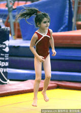 组图：小苏瑞猛练体操 奥运“种子”初长成