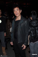 组图：香港时装节开幕 周秀娜谢婷婷等性感抗寒流