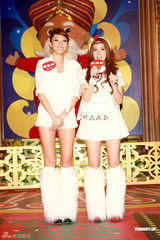 组图：大牙与Apple印度造型 共度异国风情圣诞 