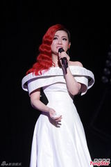 组图：Selina延迟造人 Ella挤胸性感舞老公最爱