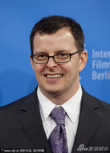 组图：里维斯亮相《肩并肩》发布会 电影节主席助阵