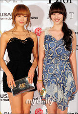 组图：允儿孔贤珠出席釜山亚洲电影之夜