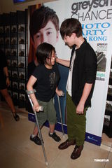 组图：GaGa小师弟抵港 自称已与歌迷们结婚