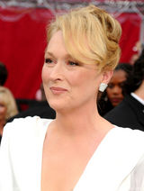 高清组图：梅丽尔-斯特里普V领白裙庄重大方