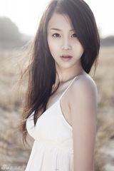 组图：章龄之写真曝光 舞动白裙变世外精灵