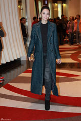 组图：吴佩慈帅气亮相水舞间 坦言好秀百看不腻