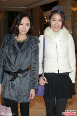 组图：胡杏儿钟嘉欣着古装贺杨潮凯江叮叮婚礼