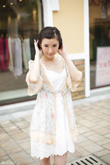 组图：毛晓彤夏日清新写真