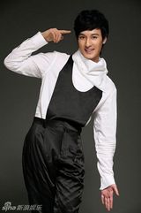 幻灯图：何建泽写真酷似吴彦祖 展现王子魅力