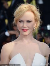 组图：评委妮可-基德曼深V白裙性感惊艳