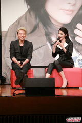 组图：陈慧琳亮相新碟试听会 孙耀威成幕后班底